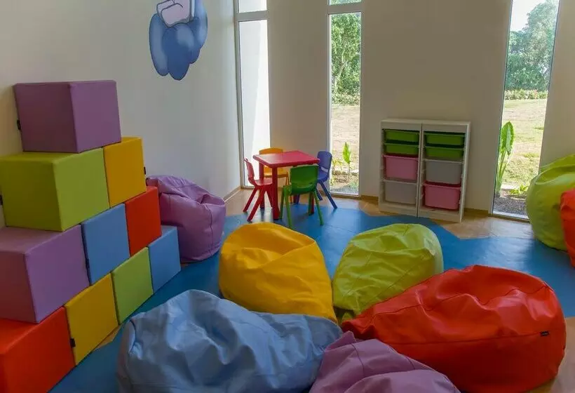 Hotelli Gran Muthu Almirante Beach