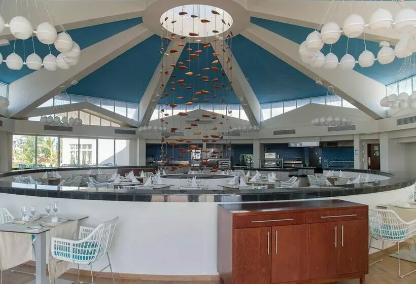 Hotelli Gran Muthu Almirante Beach