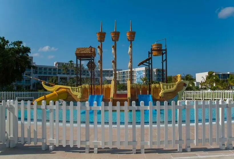 Hotelli Gran Muthu Almirante Beach