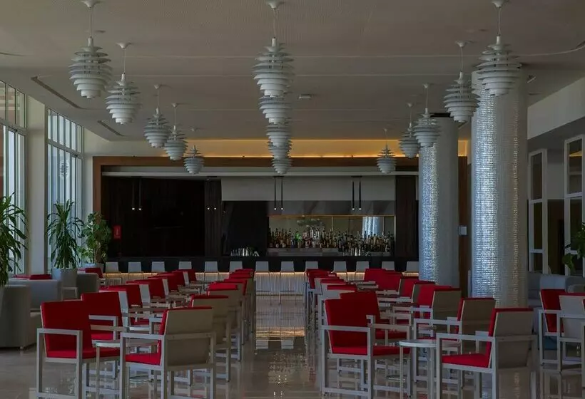 Hotelli Gran Muthu Almirante Beach