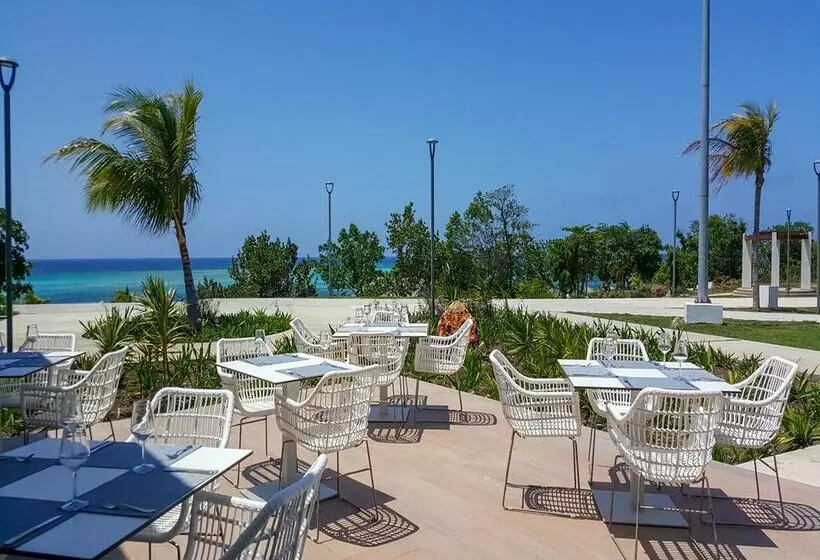 Hotelli Gran Muthu Almirante Beach