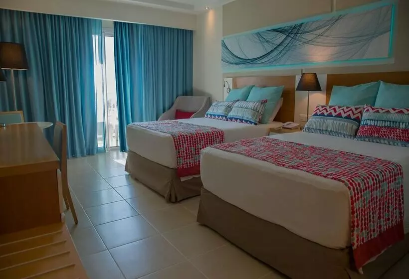 Hotelli Gran Muthu Almirante Beach