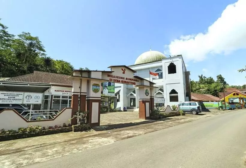 Hotelli Oyo Homes 90956 Desa Wisata Guranteng