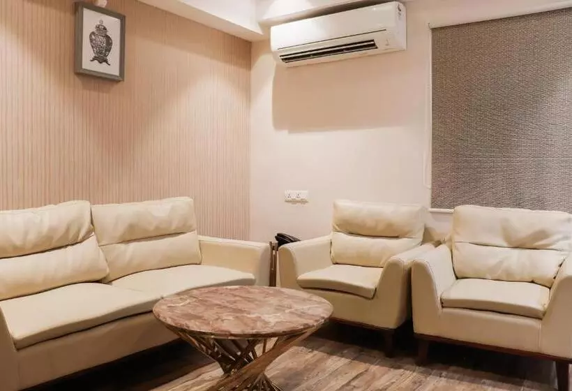 ホテル Oyo Townhouse 904  Vihari