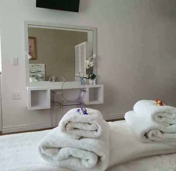 پانسیون Plett57   Self Catering   Room No2