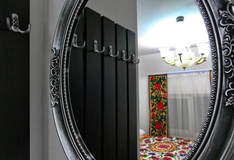 פנסיון Floare De Colt