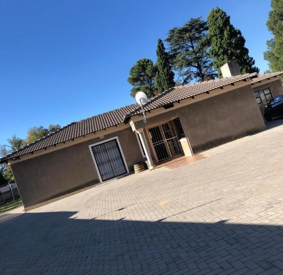 פנסיון Pozi Guest House