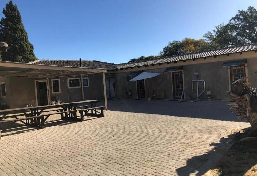 פנסיון Pozi Guest House