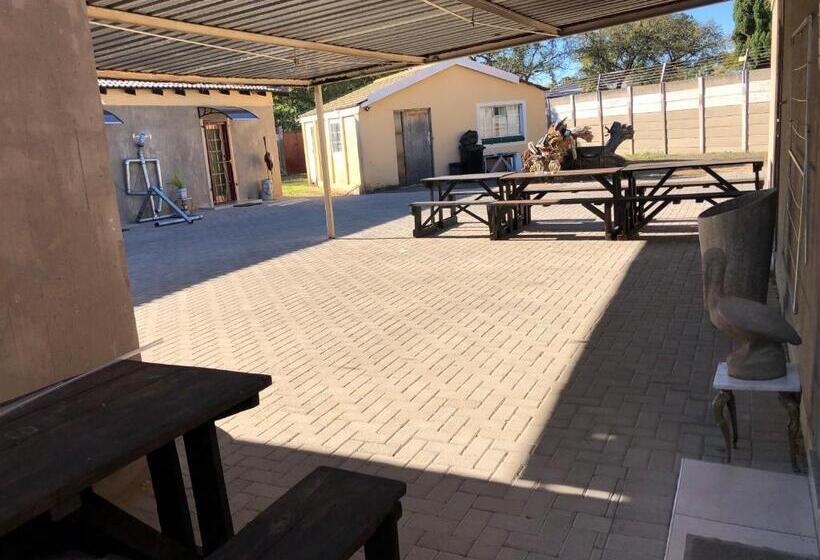 פנסיון Pozi Guest House