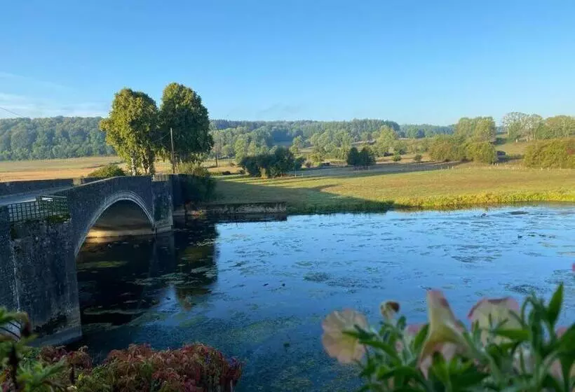 Aamiaismajoitus (B&B) La Maison Blanche De Martué