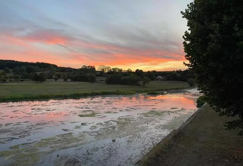 Aamiaismajoitus (B&B) La Maison Blanche De Martué