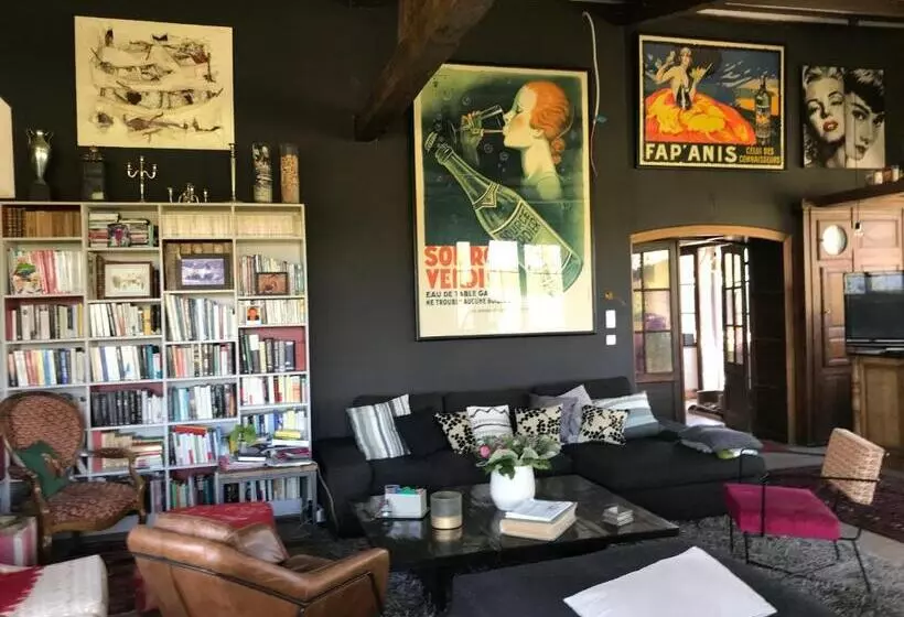 Aamiaismajoitus (B&B) La Maison Blanche De Martué