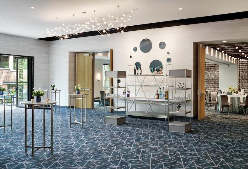 Astra Hotel, Seattle, A Tribute Portfolio Hotel By Marriott No Resort Fees