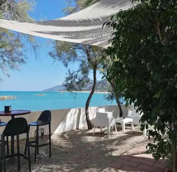 Testa Di Monaco   Basic Beach Accommodations