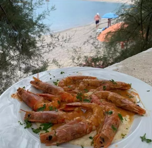 Testa Di Monaco   Basic Beach Accommodations