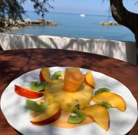 Testa Di Monaco   Basic Beach Accommodations