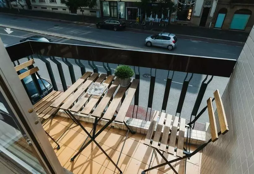 تختخواب و صبحانه Avenue View Rooms