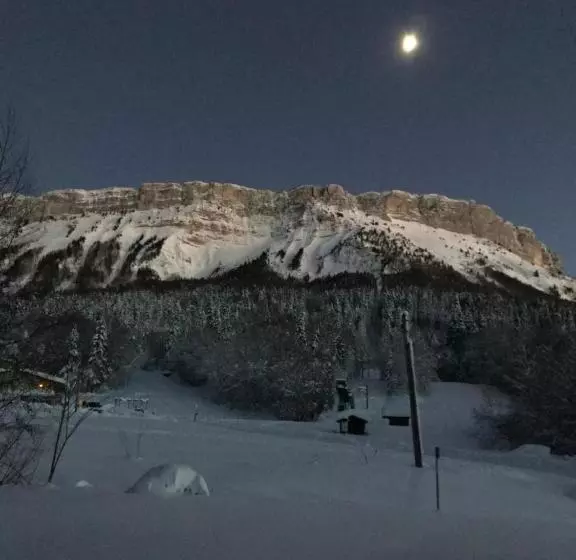 تختخواب و صبحانه Le Chalet De Plainpalais