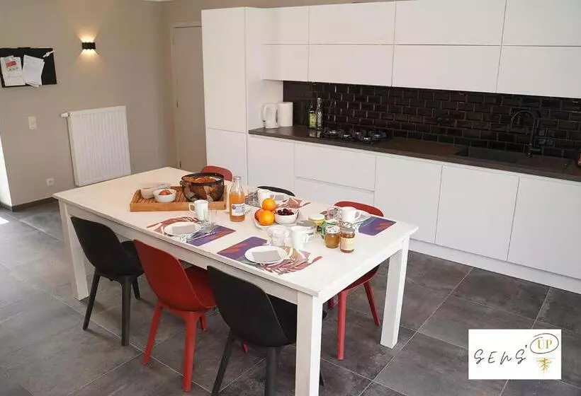 Aamiaismajoitus (B&B) Sensup à 5min De Pairi Daiza