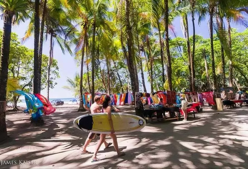 هتل Bamboo River House And