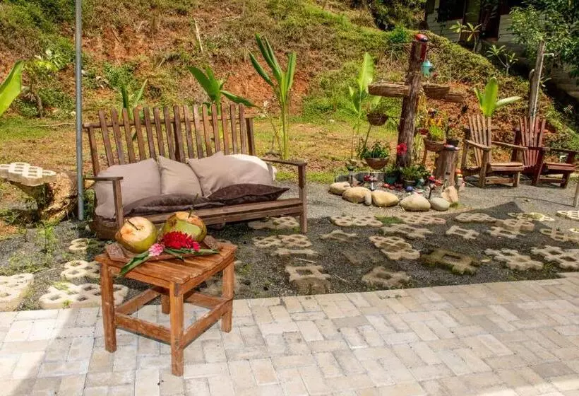 هتل Bamboo River House And