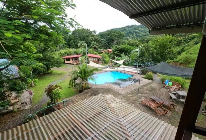 هتل Bamboo River House And