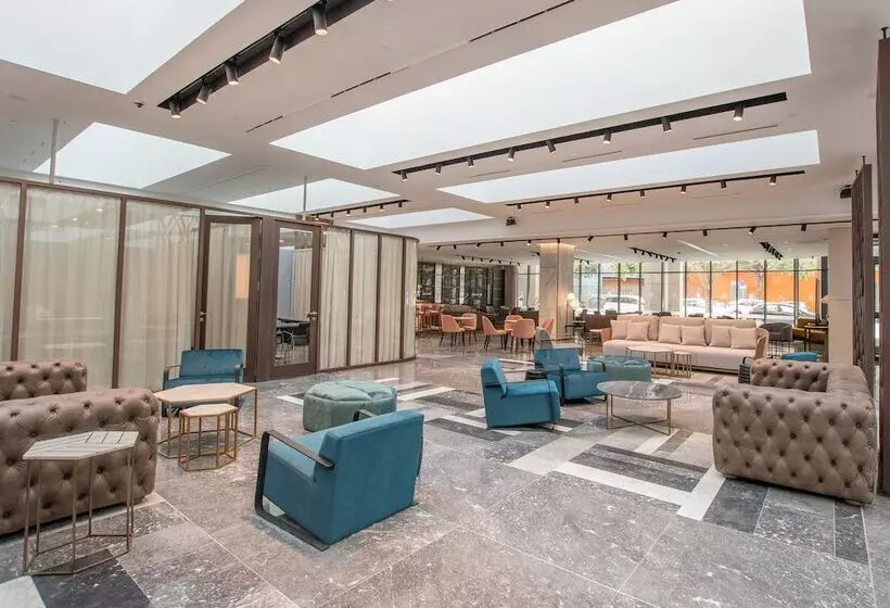 Hotelli Giralda Center