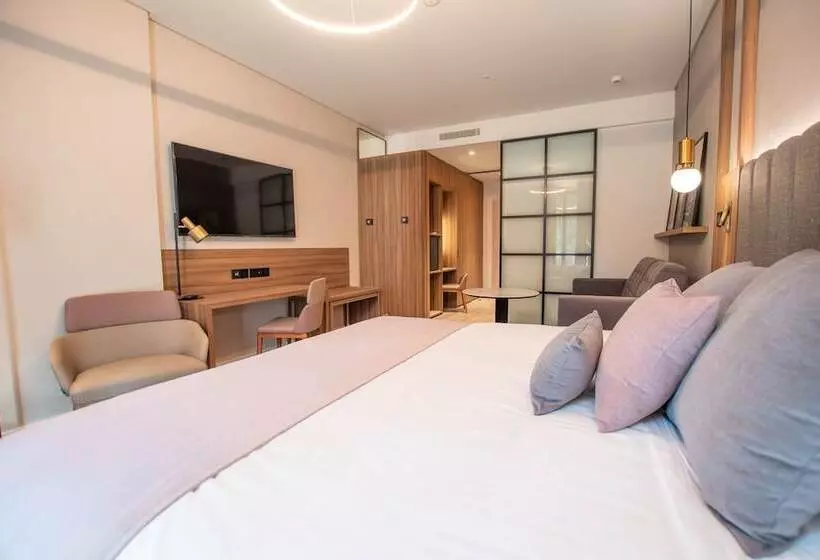 Hotelli Giralda Center