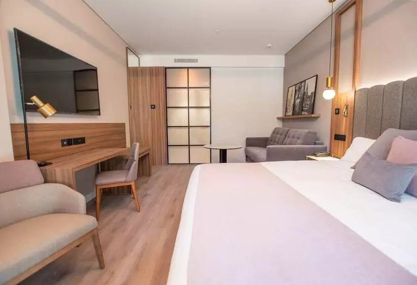 Hotelli Giralda Center