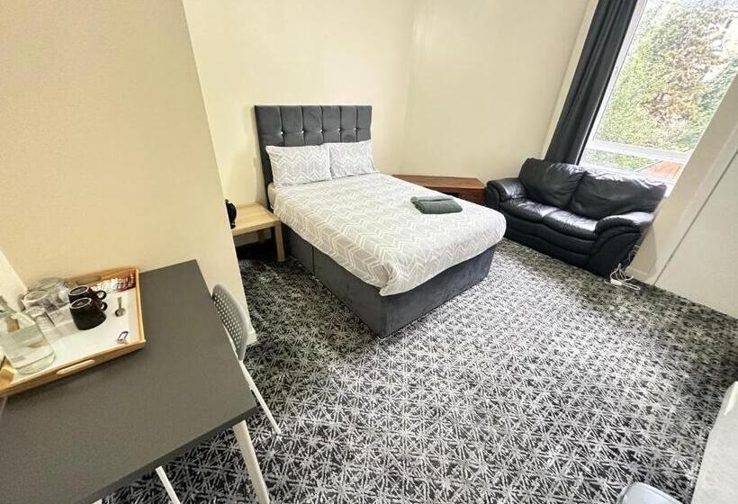 פנסיון Ibrox Guesthouse