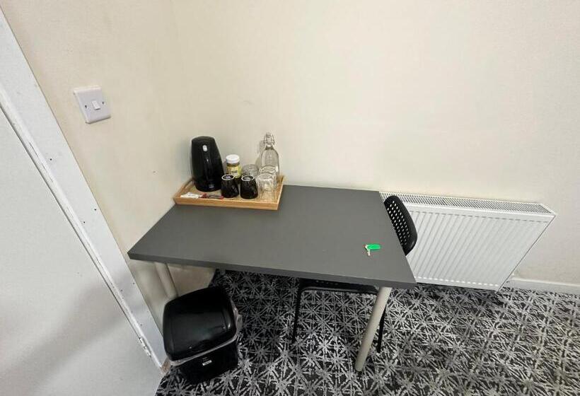 פנסיון Ibrox Guesthouse