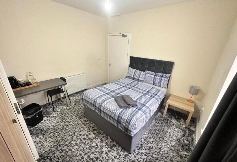 פנסיון Ibrox Guesthouse