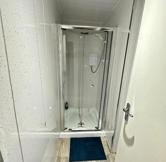 פנסיון Ibrox Guesthouse