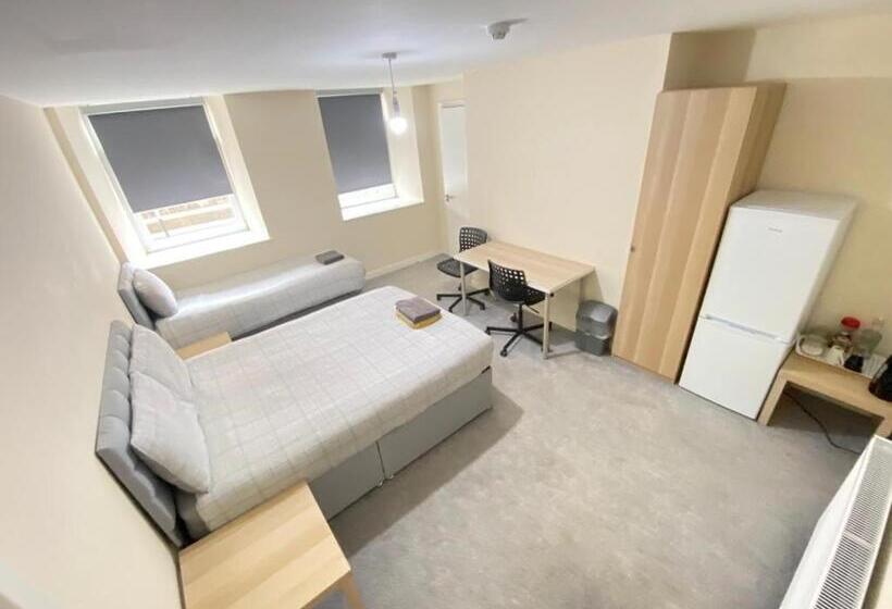 פנסיון Ibrox Guesthouse