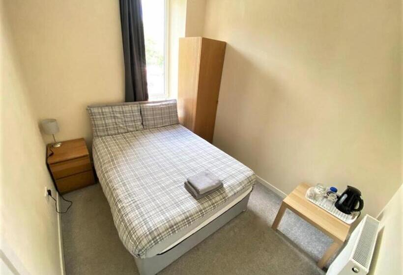 פנסיון Ibrox Guesthouse