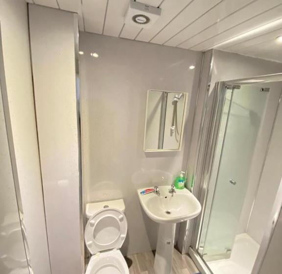 פנסיון Ibrox Guesthouse