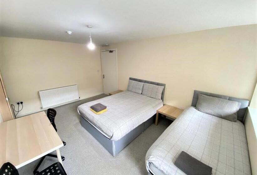 פנסיון Ibrox Guesthouse