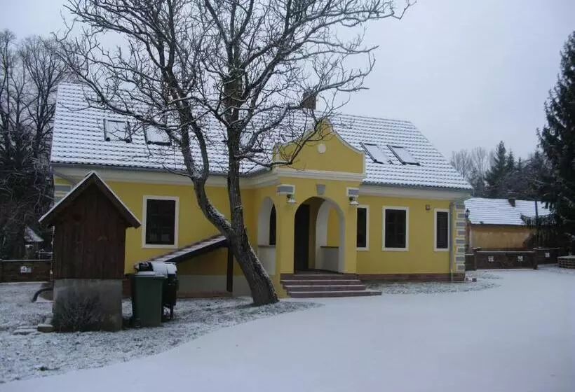 Retkeilymaja Fürge Róka Porta