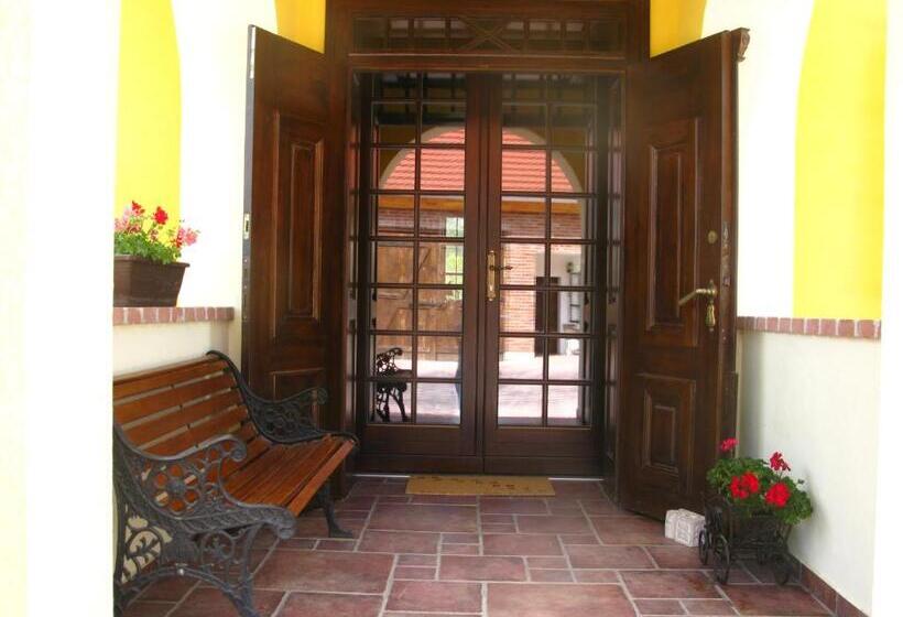 فندق صغير Fürge Róka Porta