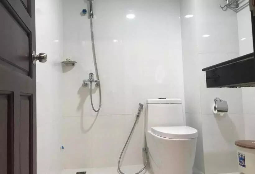 Apple Hotel Two   Near Phnom Penh Airport