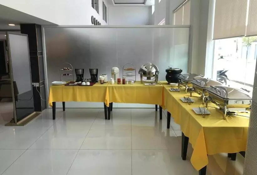 Apple Hotel Two   Near Phnom Penh Airport