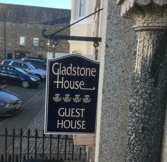 Bed and Breakfast Gladstone House