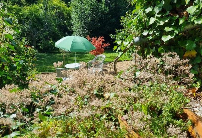 ベッドアンドブレックファースト La Maison Céladon