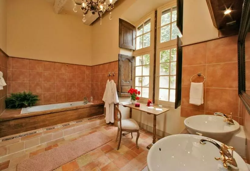 Aamiaismajoitus (B&B) Le Prieuré Du Château De Biron