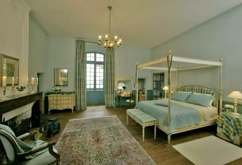 Aamiaismajoitus (B&B) Le Prieuré Du Château De Biron