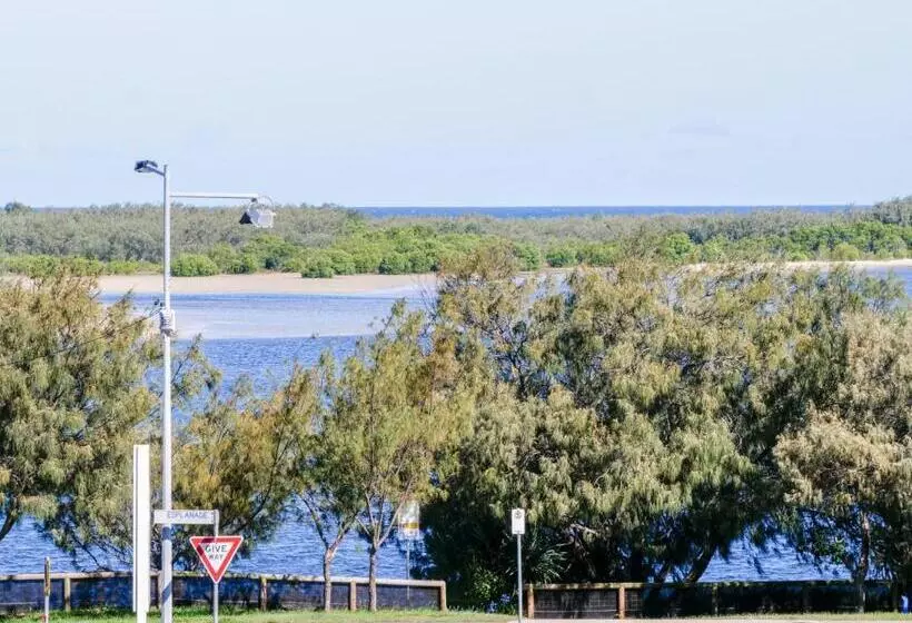 Explorer Cove Unit 6 31 Kennedy Pde