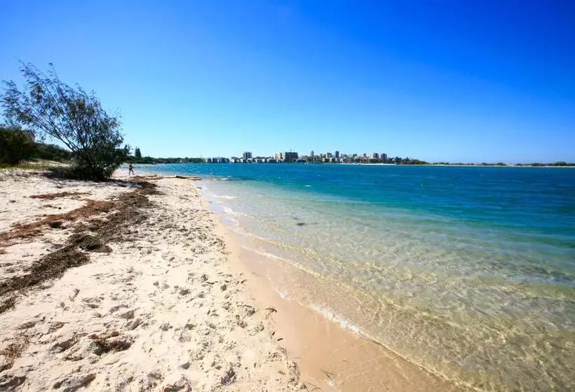 Explorer Cove Unit 6 31 Kennedy Pde