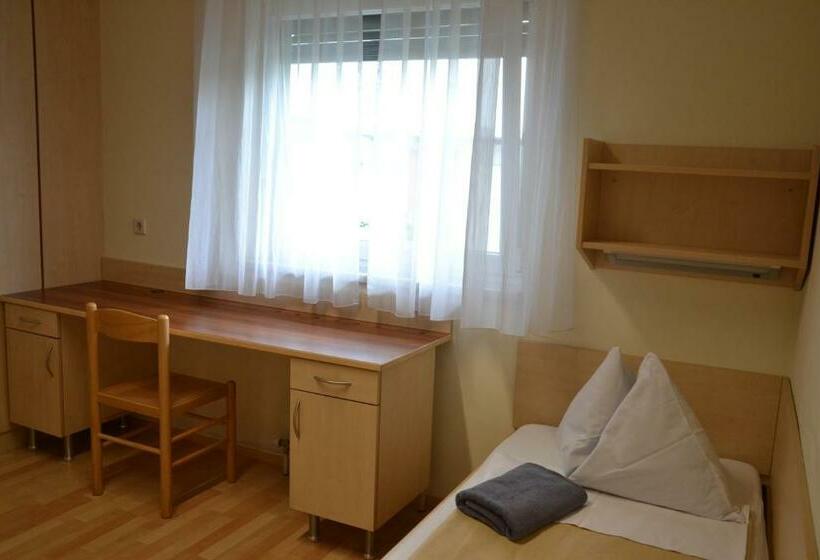 Mladinski Dom Hostel