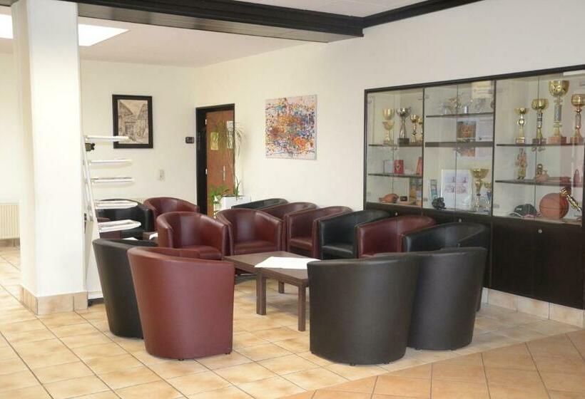 Mladinski Dom Hostel