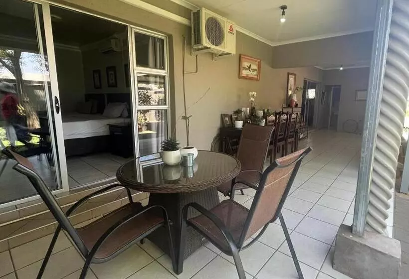 پانسیون Toro Guest House